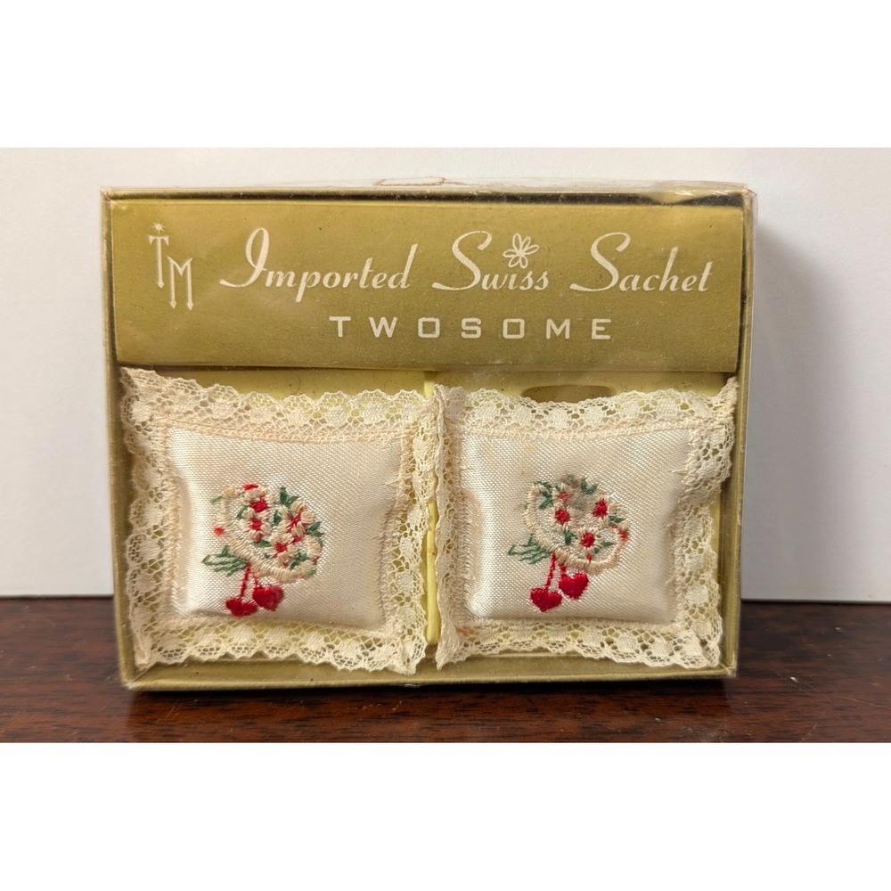 Vintage Treasure Masters Swiss Sachet Twosome Embroidered Lace‎ Pillows NOS